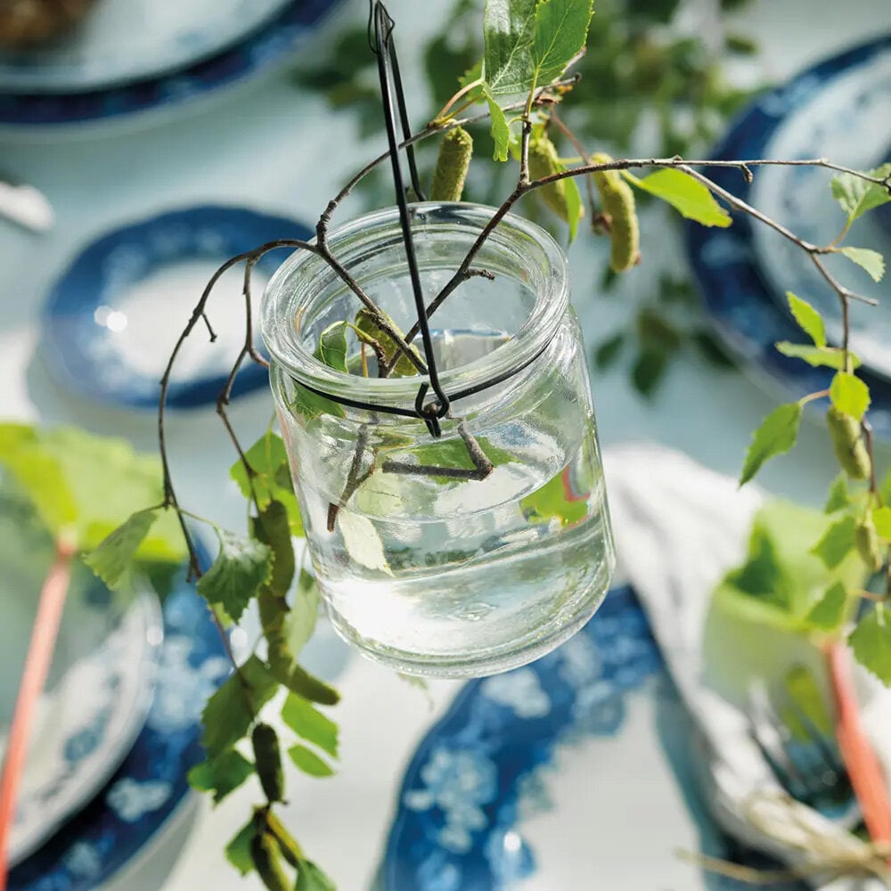  Servietter og bestikk med snor og blomster