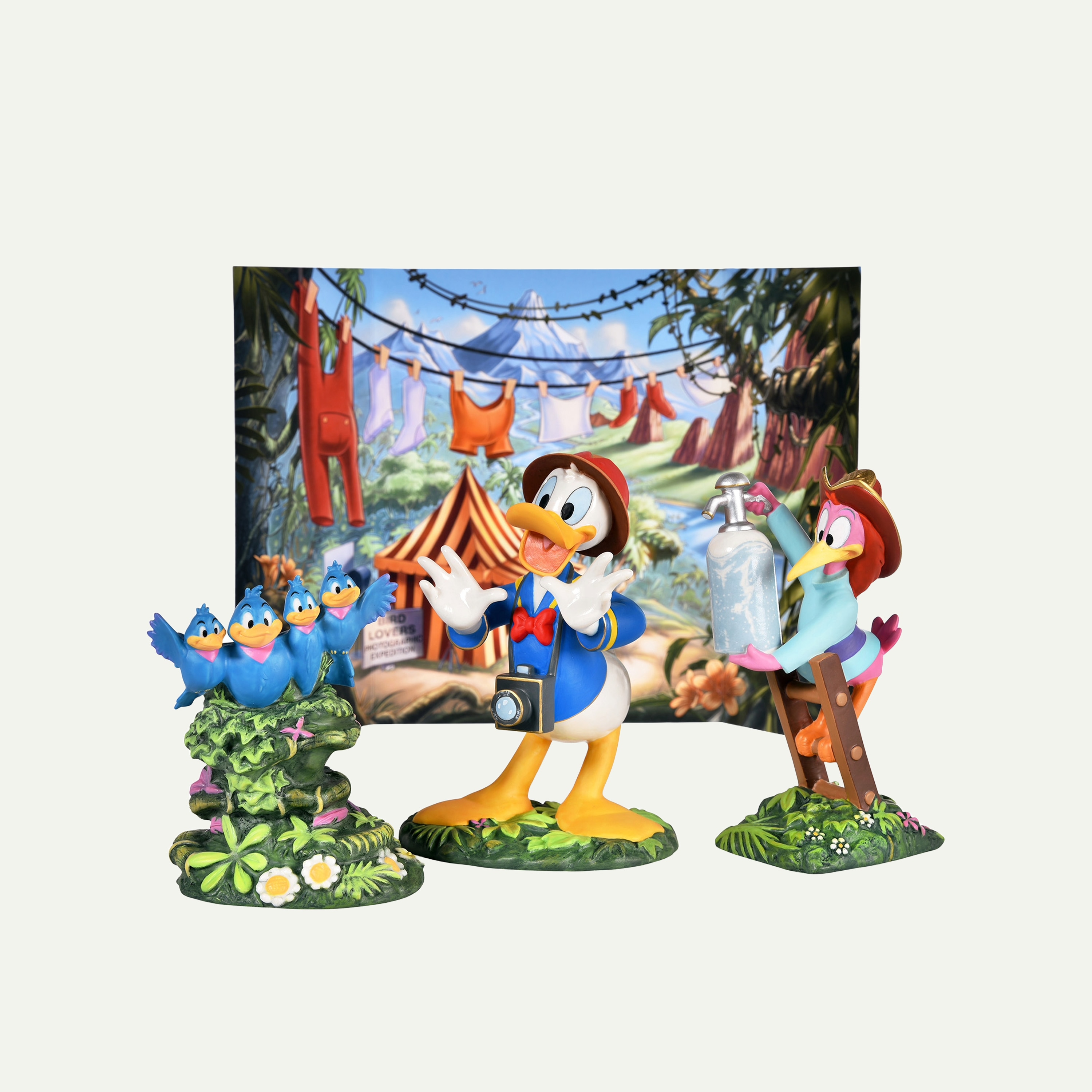 Disney Show - Donald Duck and the Aracuan Bird with Hummingbirds