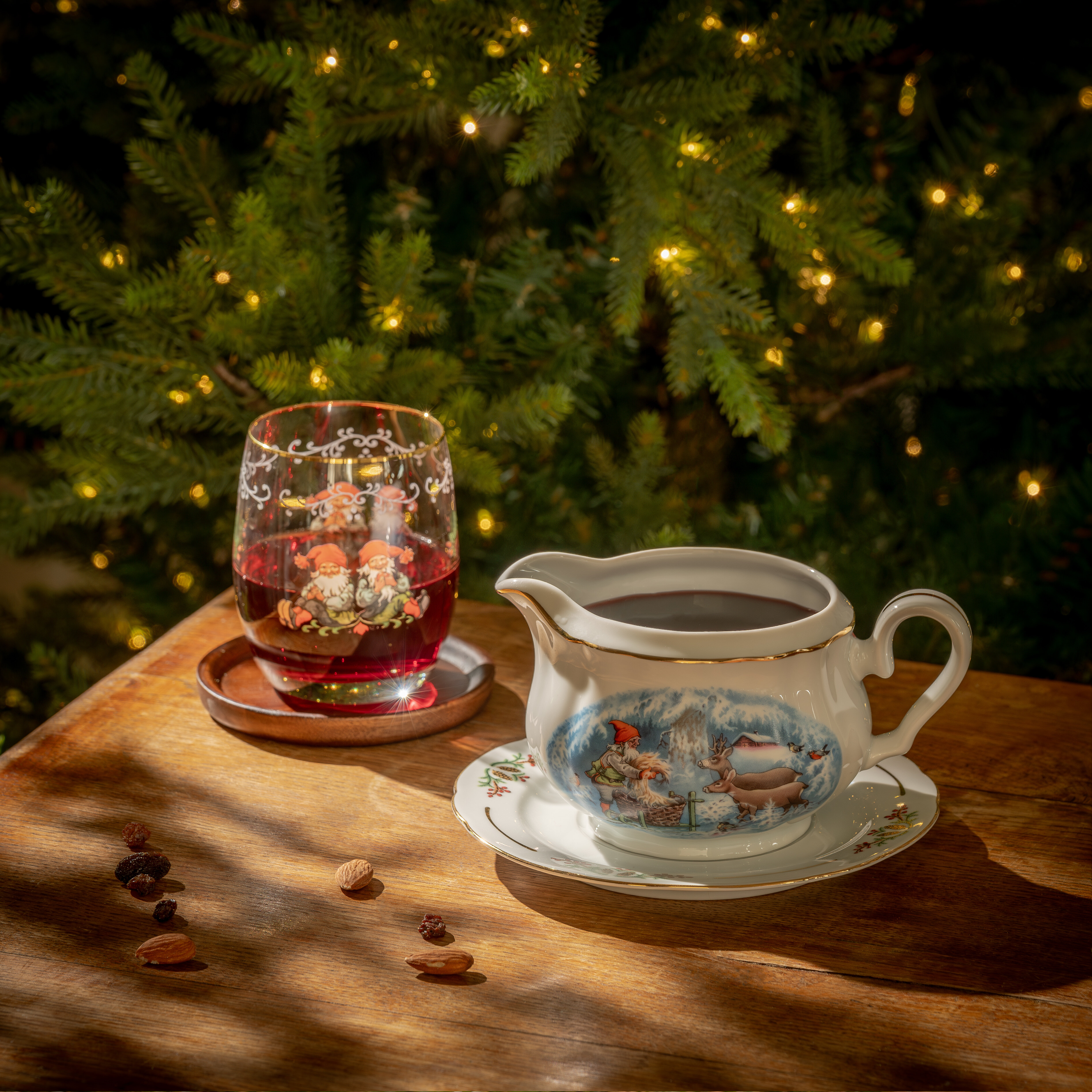 Traditional Christmas Gravy Boat with Saucer, 55 cl