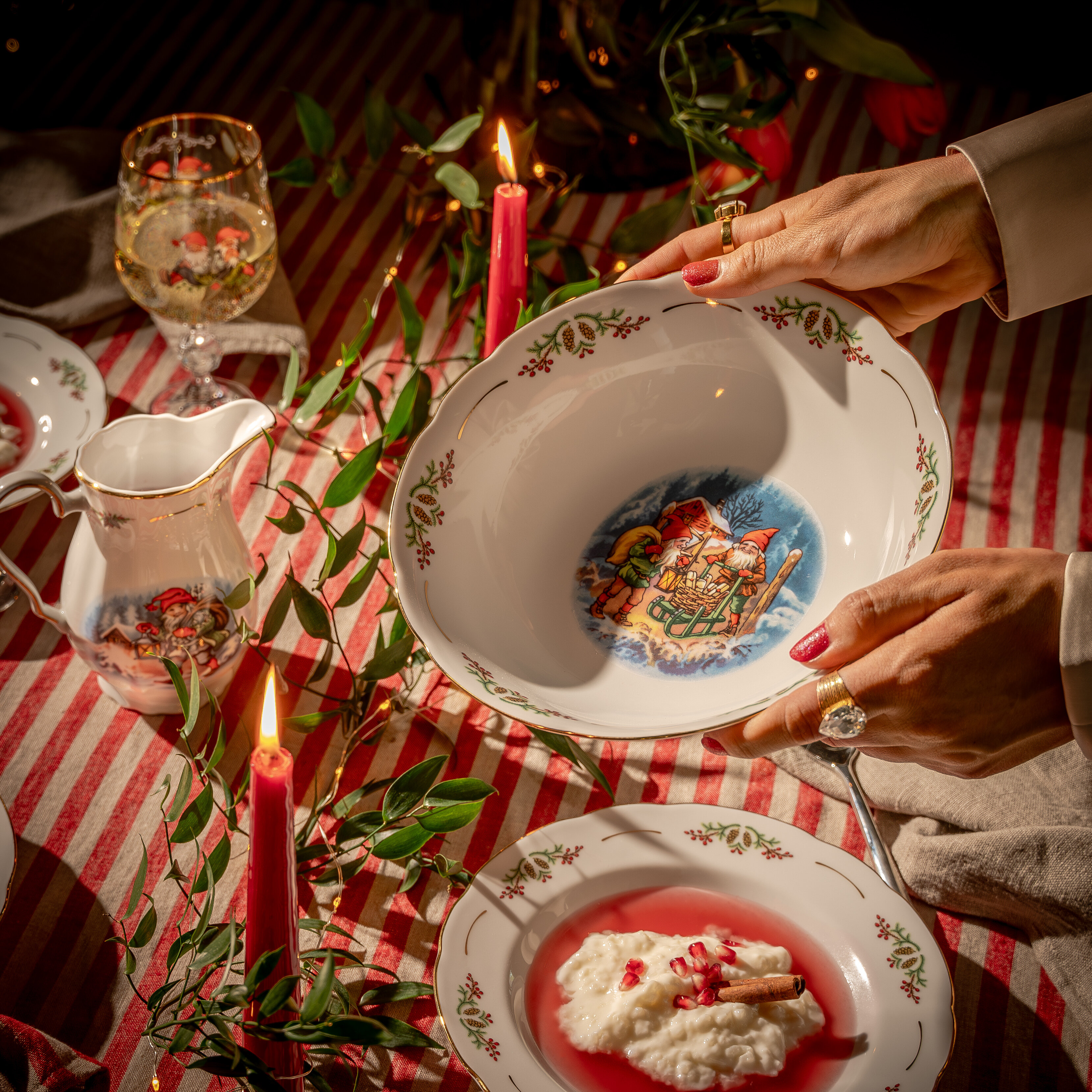 Traditional Christmas Bowl, 23 cm